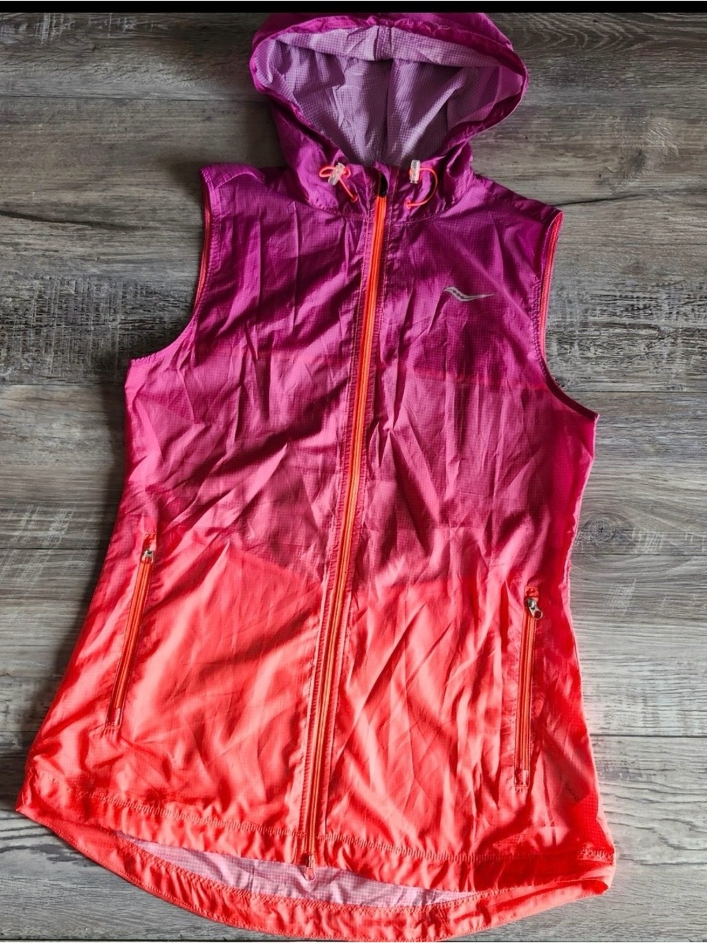 Saucony Pink to Orange Ombre Running Vest Size Small